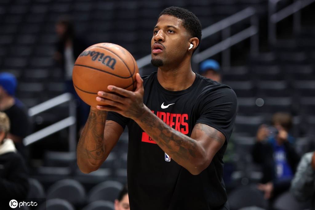 包含斯图加特训练开放日，窗口期临场应变引欢呼，全明星赛在即，阵容厚度经受考验的词条